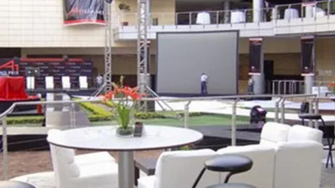 约基奇伤愈归来获马龙赞誉：带伤高效掌控战局